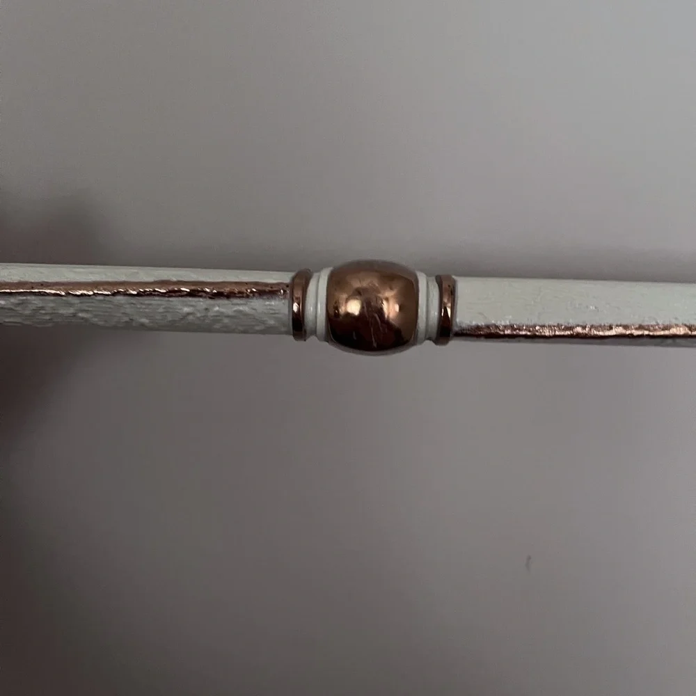 Vintage towel rack holder white and gold